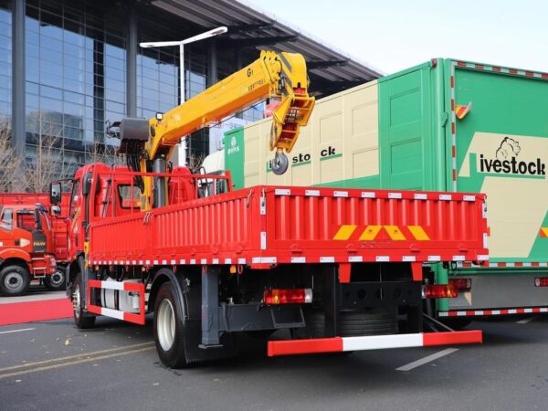 J6L 220Horsepower 4X2 18Ton Truck Mounted Crane