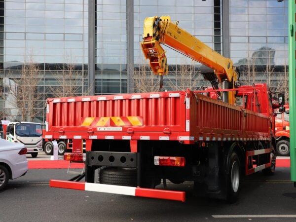 J6L 220Horsepower 4X2 18Ton Truck Mounted Crane