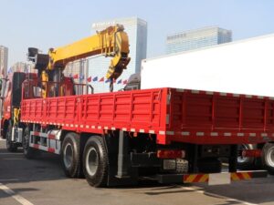 New J6P 360Horsepower 8X4 31Ton Truck With Crane