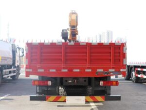 New J6P 360Horsepower 8X4 31Ton Truck With Crane