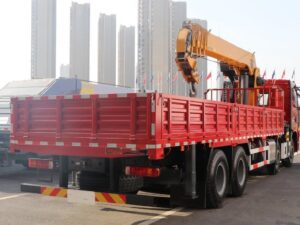 New J6P 360Horsepower 8X4 31Ton Truck With Crane