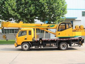 Senyuan 8Ton Crane With Yituo Dongfanghong Chassis