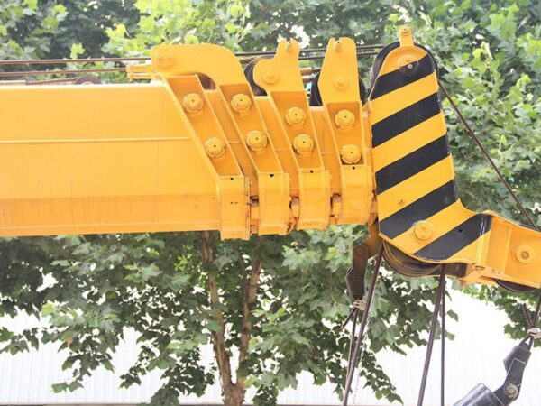 Senyuan 8Ton Crane With Yituo Dongfanghong Chassis