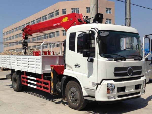 Tianjin 180HOrporsepower 4x2 15ton teraka e nang le Crane