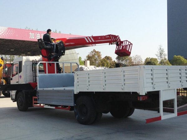 Tianjin 180HOrporsepower 4x2 15ton teraka e nang le Crane