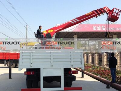 Tianjin 180Horsepower 4X2 15Ton Truck With Crane