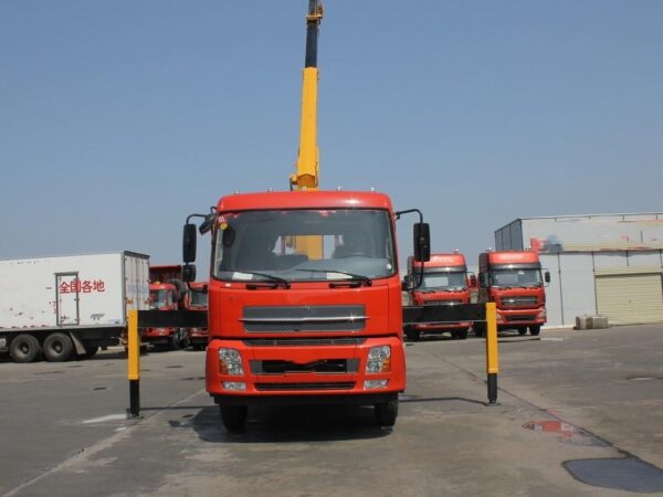 Tianjin 180Horsepower 4X2 6.3Ton Truck Mounted Crane