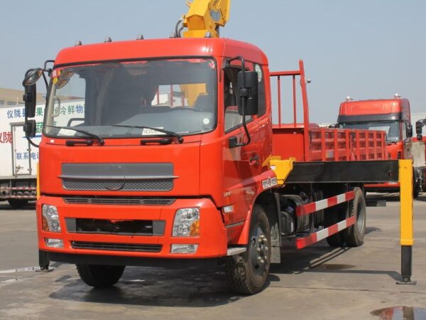 Tianjin 180Horsepower 4X2 6.3Ton Truck Mounted Crane
