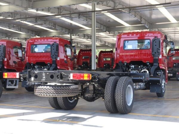 Où Yi 6 200Grue montée sur camion de la puissance 4X2 5.5Meter 8Ton