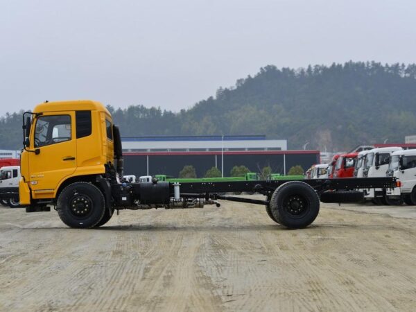 Dongfenga 13.5 Tonowy podnośnik teleskopowy