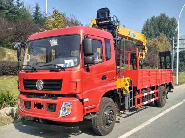Dongfeng 18 Grue montée sur camion de tonnes