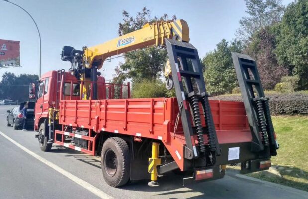 Dongfeng 18 Ton Truck Mounted Crane
