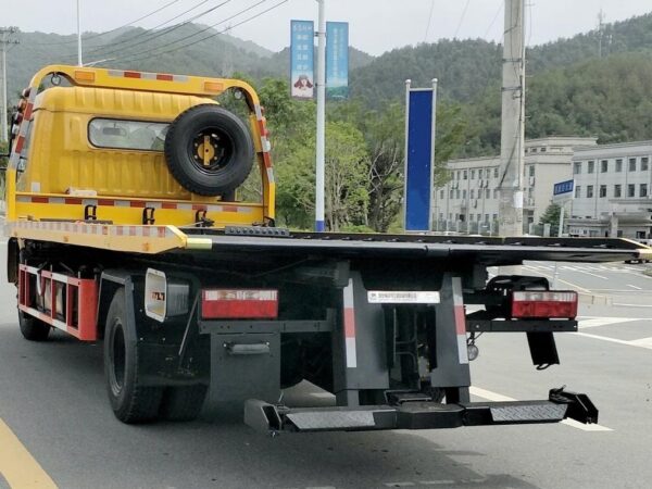 Dongfeng Duolika D8 150Horsepower 4X2 9Ton Wrecker