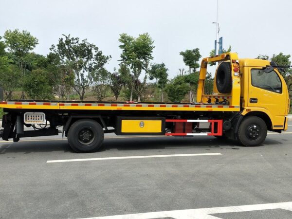 Dongfeng Duolika D8 150Horsepower 4X2 9Ton Wrecker