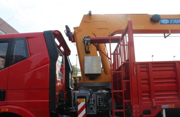 Faol 25 Ton Side Lifter Crane