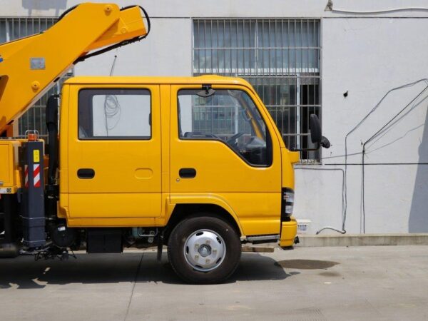 Isuzu 5.7 Ton Articulated Bucket Lift Truck