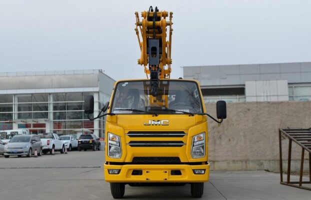 Jmc 6 Ton Articulated Bucket Lift Truck Tow Crane