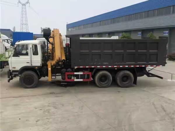 Dongfeng 12 Ton Truck With Lift Crane