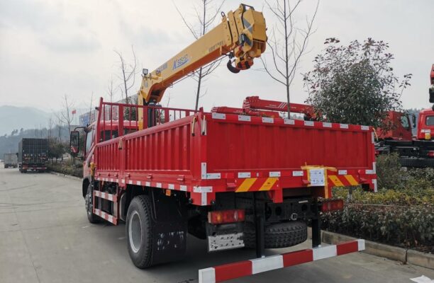 Dongfeng 16.2 Tons truck telescopic crane