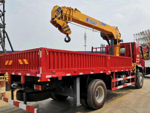 Dongfeng 18 Tons Tow Truck With Crane