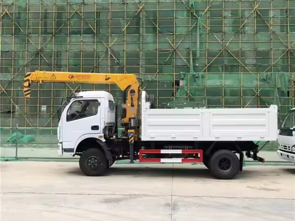 Dongfeng 5 Tons Dump Truck With Crane Manipulator