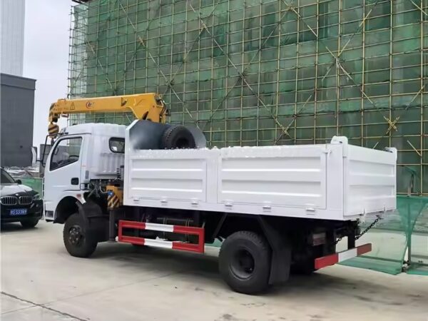 Dongfeng 5 Tons Dump Truck With Crane Manipulator