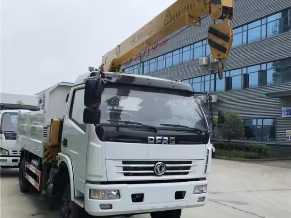 Dongfeng 5 Tons Dump Truck With Crane Manipulator