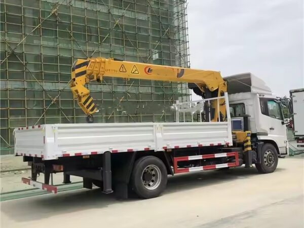 Dongfenga 8 Tons Crane Truck For Sale