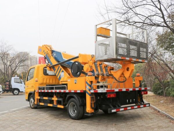 Foton 4.5 Tons Articulated Bucket Lift Truck