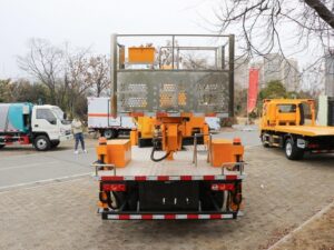 Фотографії 4.5 Tons Articulated Bucket Lift Truck