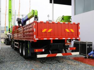 ဓာတ်ပုံများ 4.5 တန်ချိန်ထရပ် Telescopic Crane