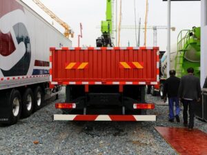 ဓာတ်ပုံများ 4.5 တန်ချိန်ထရပ် Telescopic Crane