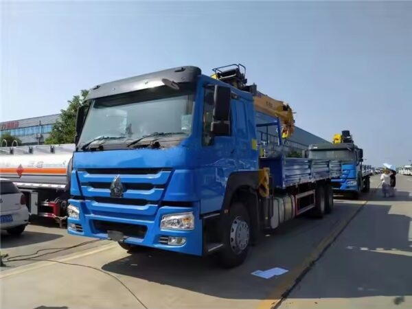 Howo 16 Tons Truck With Crane