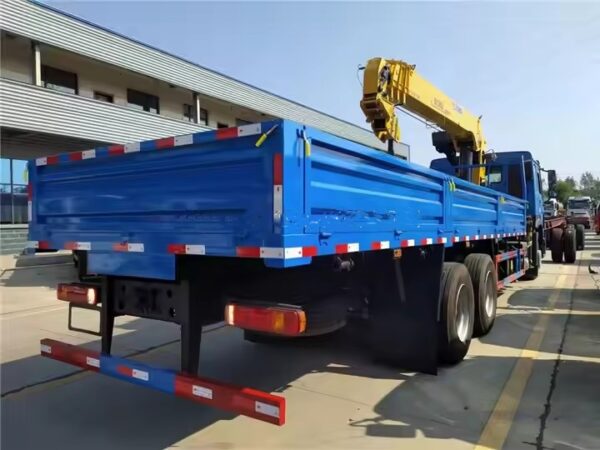 Howo 16 Tons Truck With Crane