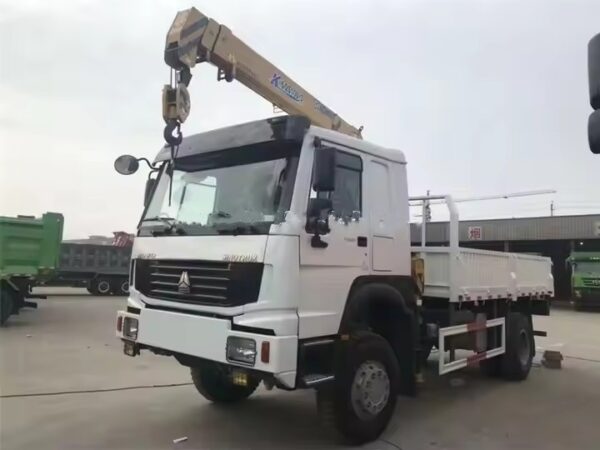 Howo Cargo Truck With 10 Ton Crane