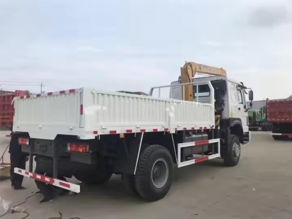 Howo Cargo Truck With 10 Ton Crane