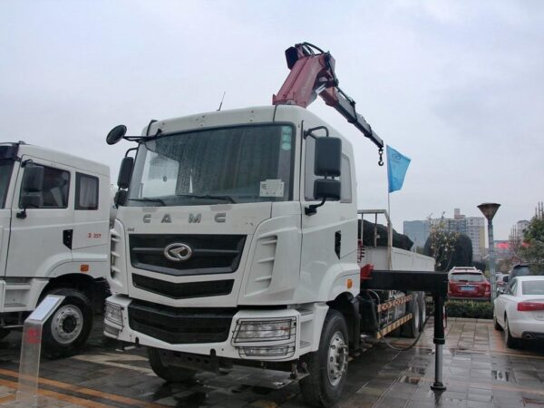 Hualing 25 Ton holownicza z dźwigiem