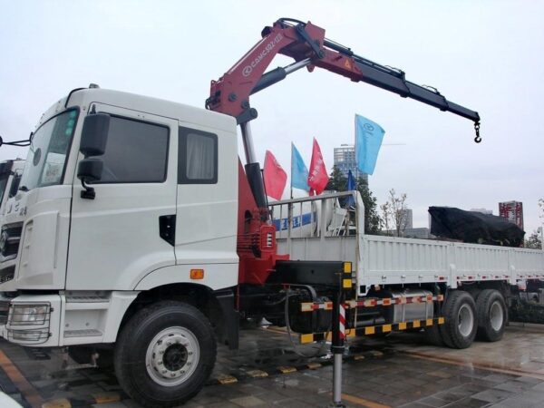 Hualing 25 Tons Tow Truck With Crane