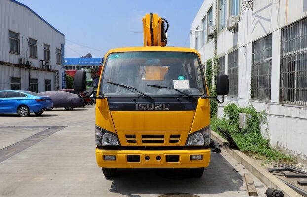 Isuzu 5.7 Tons Articulated Bucket Lift Truck