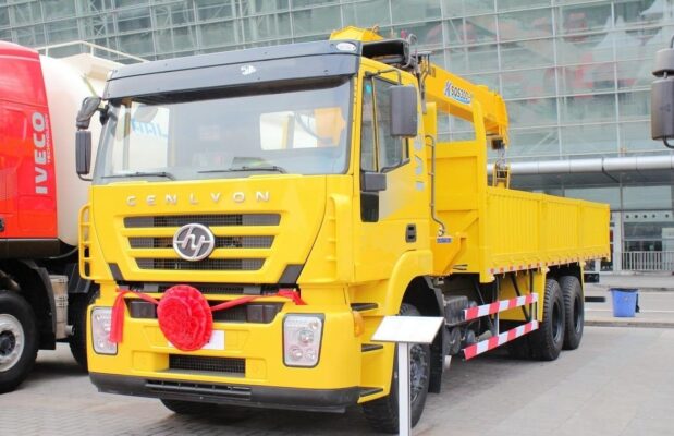 Saic 25 Tons Tow Truck With Crane