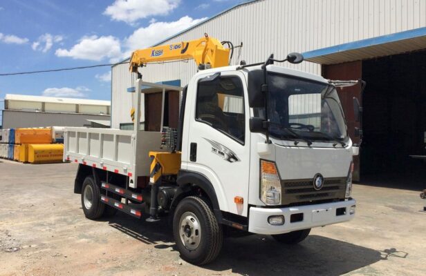 Sinotruk Wangpai 4.5 Tons Tow Truck With Crane