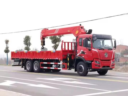 Dongfeng 12 Ton veoauto teleskoopkraana