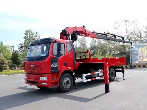 Faou 12 Camion-grue à flèche articulée d'une tonne