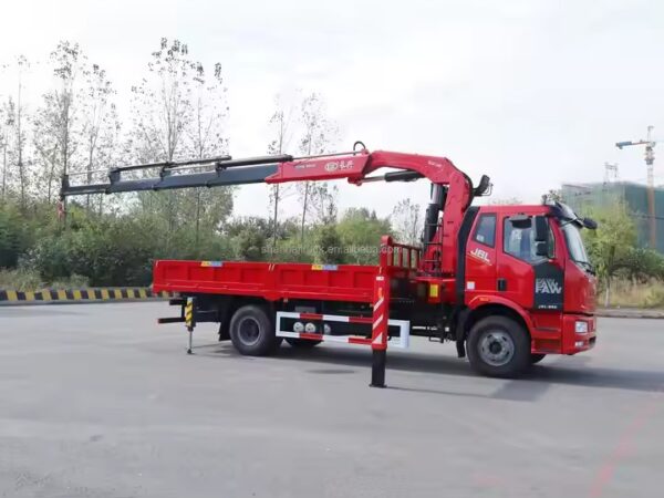 Faou 12 Camion-grue à flèche articulée d'une tonne