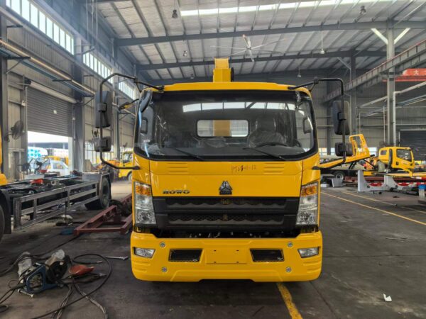 Howo 11 Tona Laweta Z dźwigiem