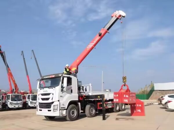 Isuzu 20 Ton Katlanır Bomlu Vinç