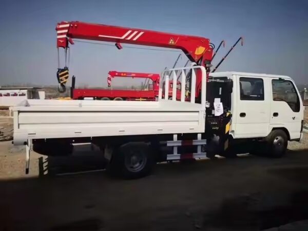 Isuzu 3 Ton Truck Telescopic Crane