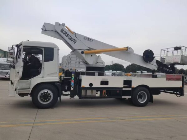 Dongfeng 13 Ton Telescopic Aerial Lift Truck