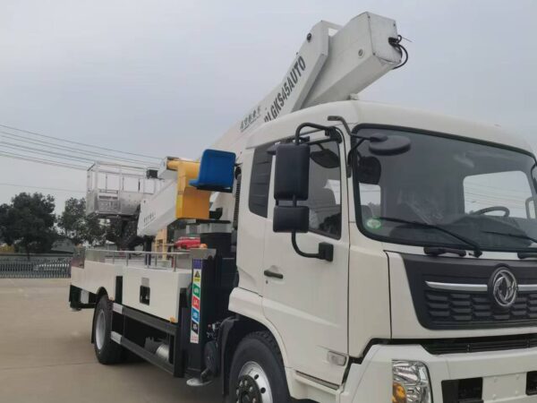 Dongfeng 13 Ton Telescopic Aerial Lift Truck