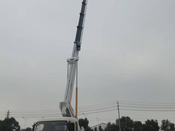 Dongfeng 13 Ton Telescopic Aerial Lift Truck